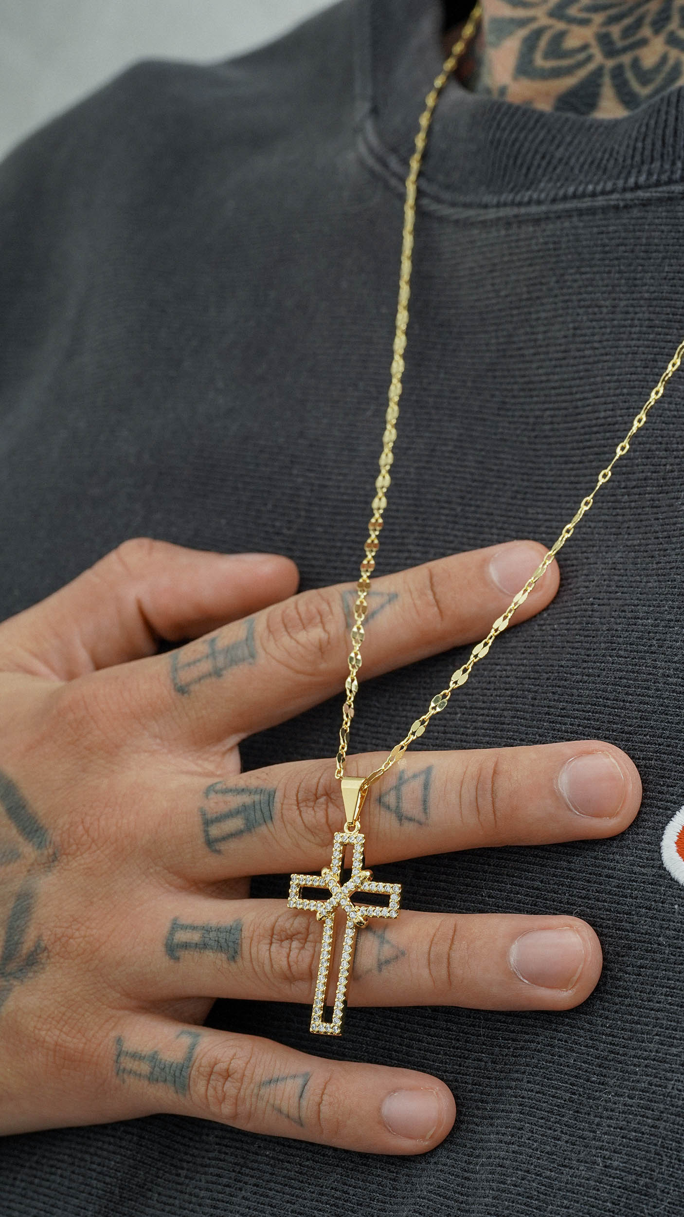 Dije Cruz Silueta circonias 3.5 cms