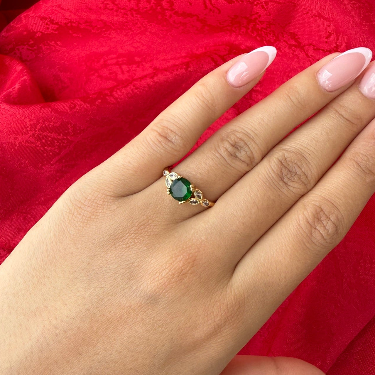 ANILLO OVALO X3 LADOS PIEDRA CENTRO