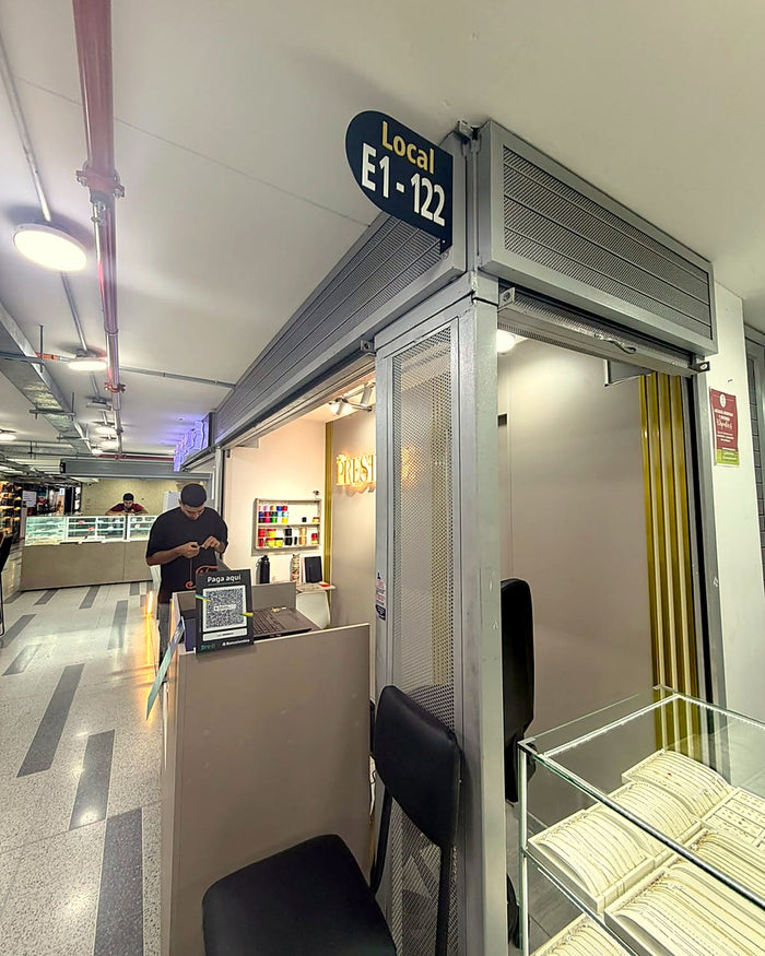 Entrada del Local E1-122 en el C.C. Punto 14