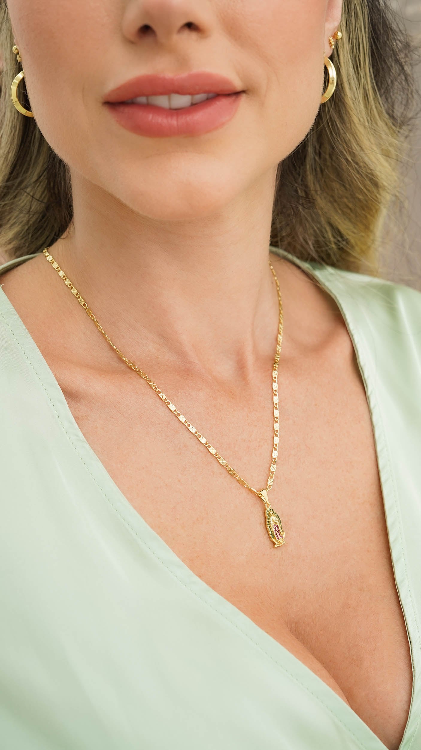 Dije Virgen de Guadalupe Silueta circonias 2 Cms