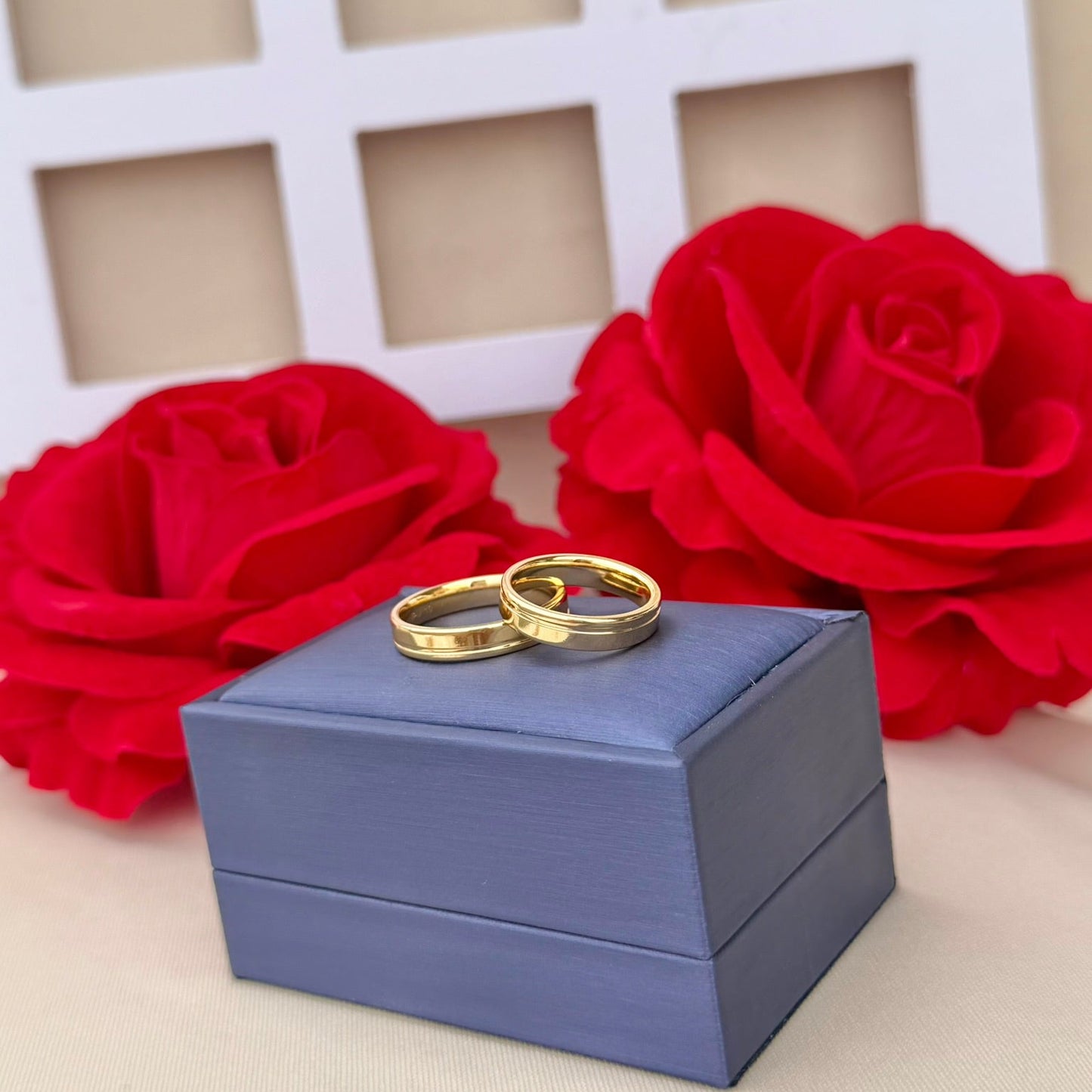 PAR ARGOLLA DE MATRIMONIO LISO TALLADO RAYA