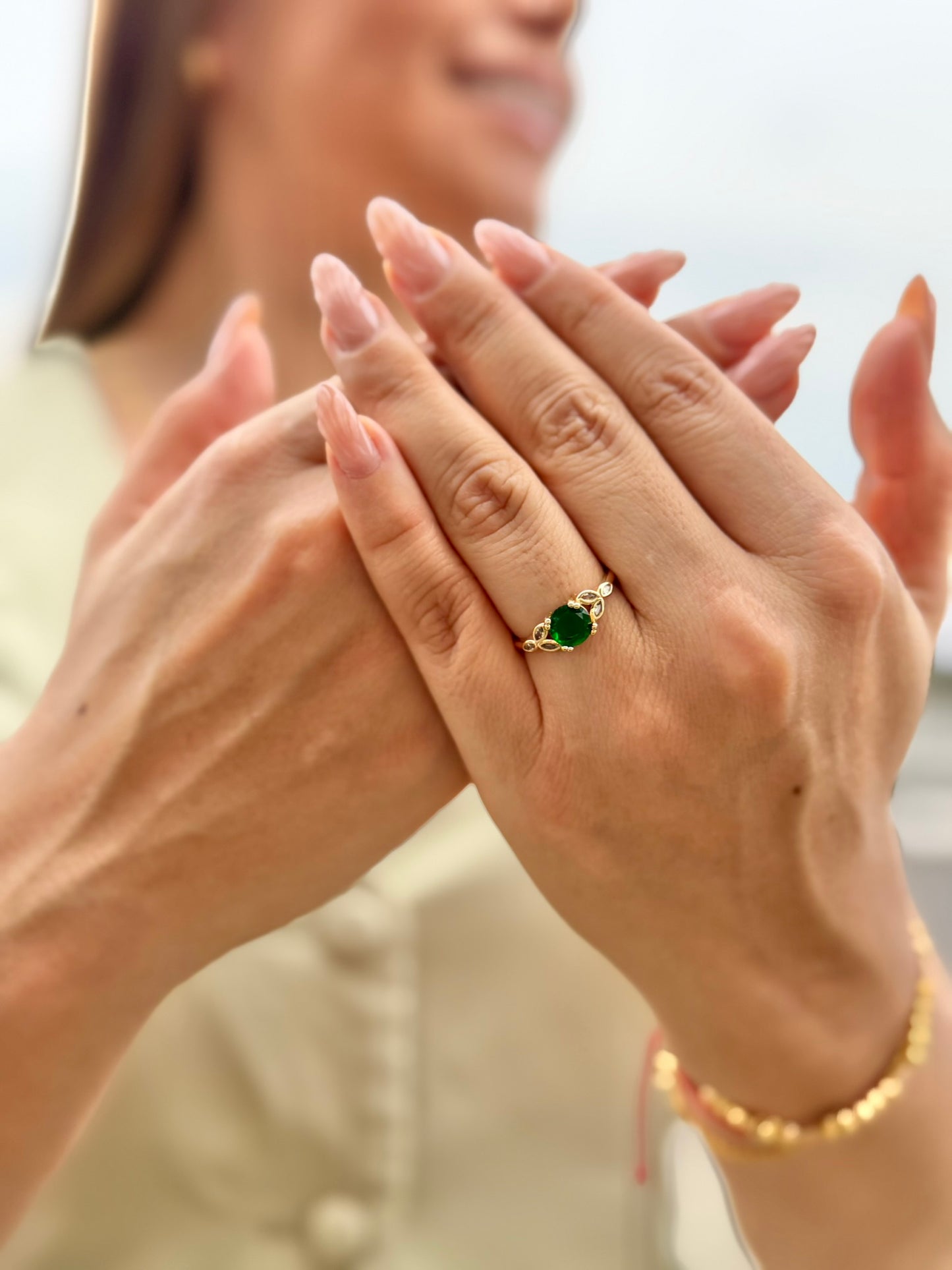 ANILLO OVALO X3 LADOS PIEDRA CENTRO