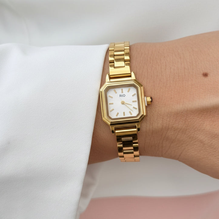 Reloj dorado pequeño