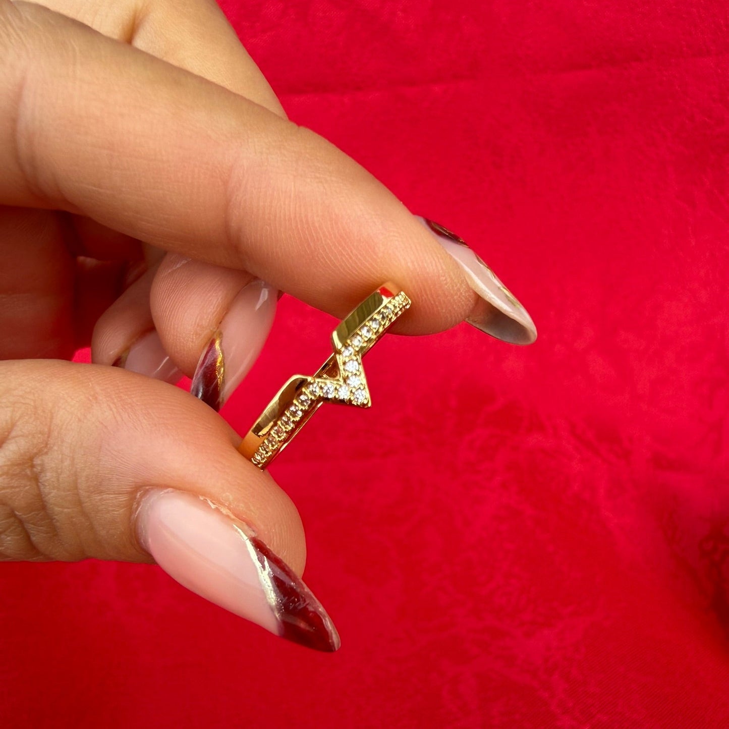 ANILLO V LISO MITAD CIRCON