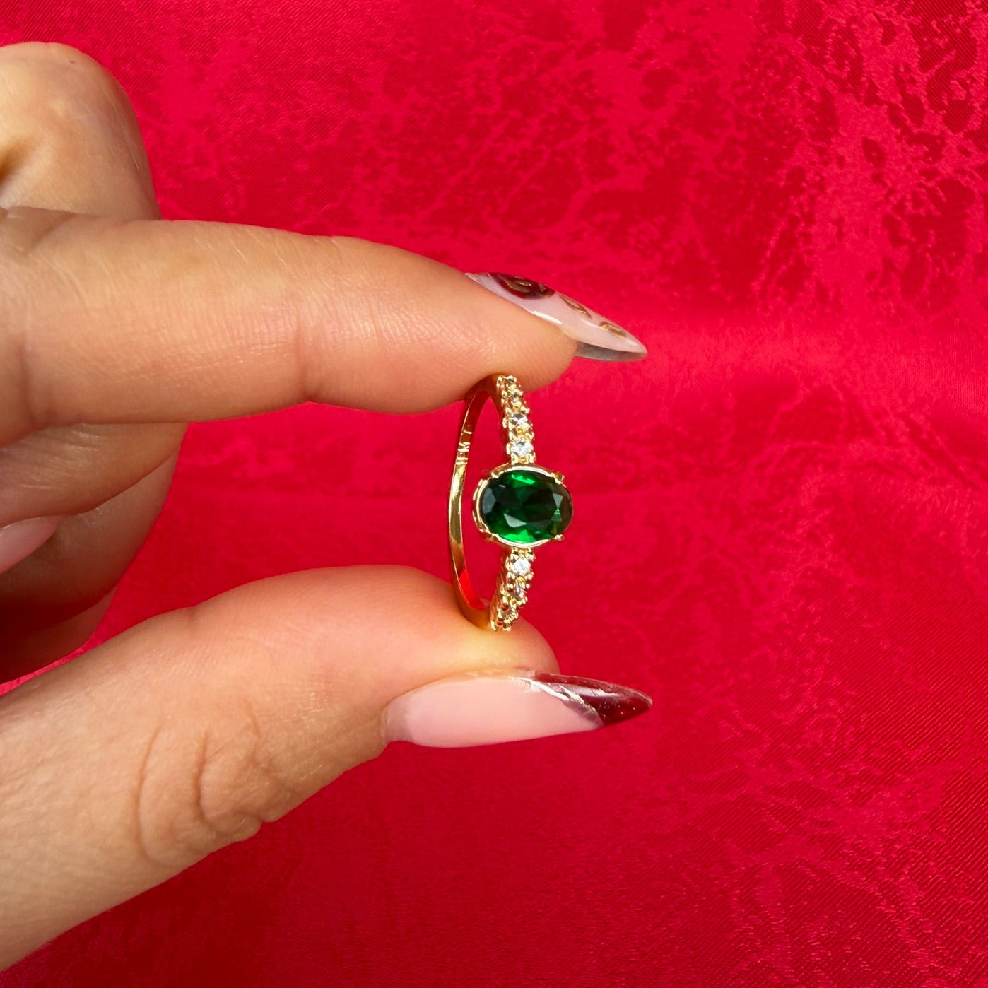 ANILLO CIRCULO PIEDRA BORDE CIRCON