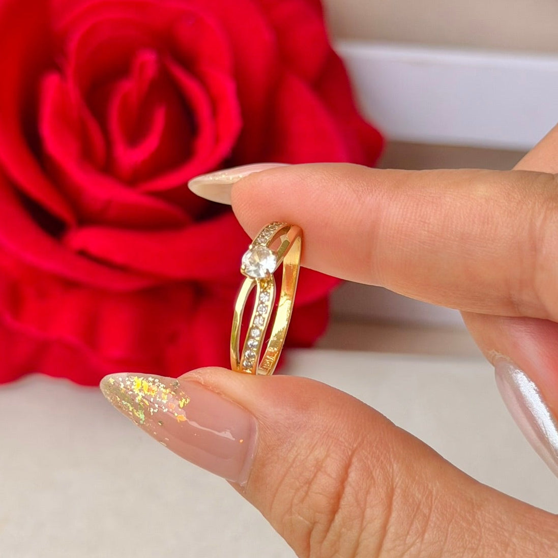 ANILLO SOLITARIO OLA LISO CIRCON