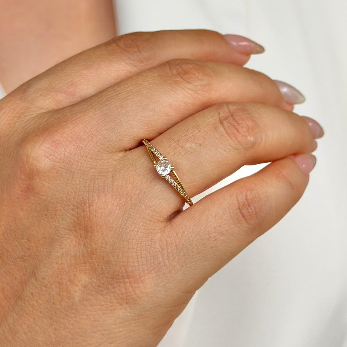 ANILLO SOLITARIO CIRCON LADOS